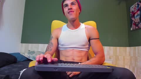 Snapshot of luis_as chatting on 02/06/25, 01:27 Luis AS online show from 02/06/25, 01:27