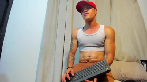 Snapshot of luis_as chatting on 02/15/25, 02:47 Luis AS online show from 02/15/25, 02:47