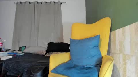 Snapshot of luis_as chatting on 02/21/25, 02:38 Luis AS online show from 02/21/25, 02:38