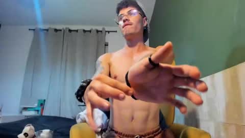 Snapshot of luis_as chatting on 02/27/25, 12:34 Luis AS online show from 02/27/25, 12:34