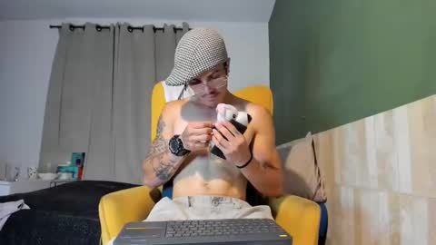 Snapshot of luis_as chatting on 02/28/25, 12:20 Luis AS online show from 02/28/25, 12:20