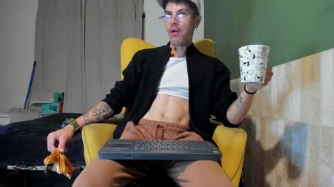 Snapshot of luis_as chatting on 03/01/25, 11:28 Luis AS online show from 03/01/25, 11:28