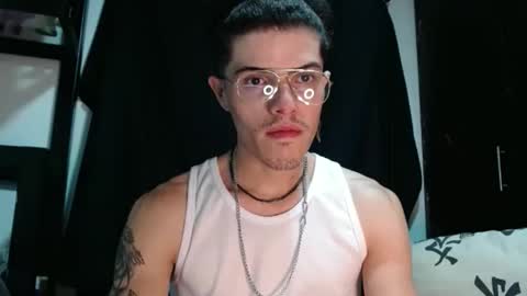 Snapshot of luis_as chatting on 10/24/25, 12:08 Luis AS online show from 10/24/25, 12:08