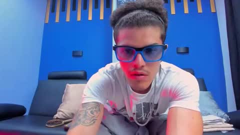 Snapshot of luis_as chatting on 10/27/25, 11:36 Luis AS online show from 10/27/25, 11:36