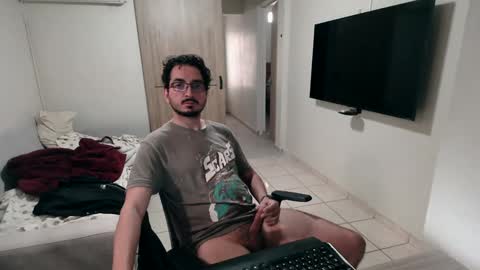 luis_flr online show from 01/10/25, 08:37