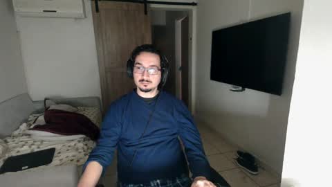 luis_flr online show from 01/13/25, 05:01