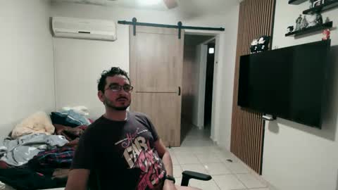 luis_flr online show from 02/01/26, 03:10