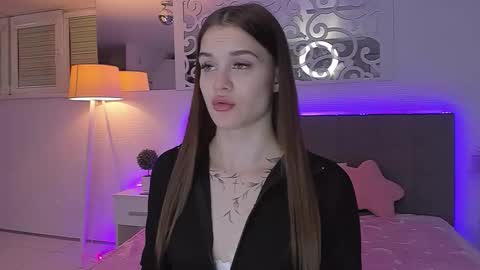LuisaClover online show from 04/25/26, 06:27