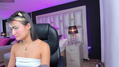 Luisa  online show from 11/18/25, 04:33