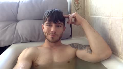 Snapshot of luisbadx chatting on 02/19/26, 11:28 Luis Badx online show from 02/19/26, 11:28
