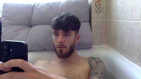 Snapshot of luisbadx chatting on 05/01/26, 12:10 Luis Badx online show from 05/01/26, 12:10