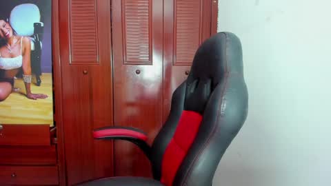 Snapshot of luissa_s1 chatting on 12/10/24, 11:43 Luissa online show from 12/10/24, 11:43