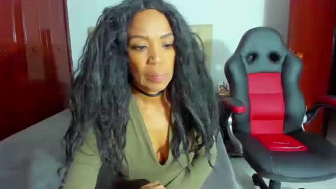 Snapshot of luissa_s1 chatting on 02/21/25, 12:28 Luissa online show from 02/21/25, 12:28