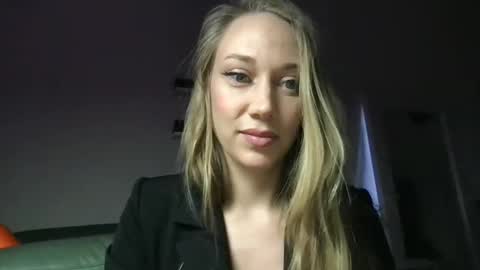 luiva13 online show from 01/24/25, 04:06