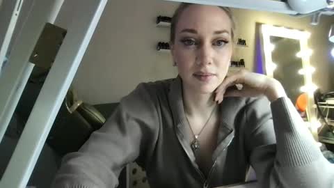 luiva13 online show from 01/28/25, 11:38