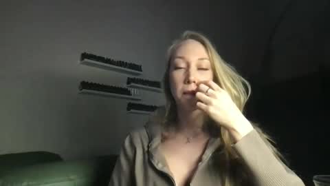 luiva13 online show from 02/10/25, 02:26