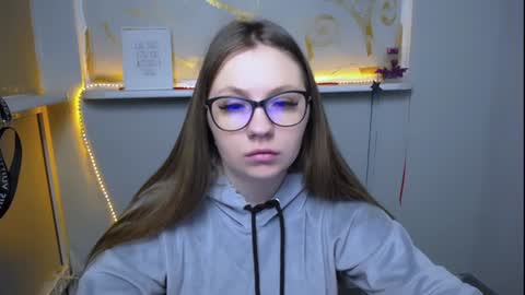 Luiza online show from 01/04/25, 06:09