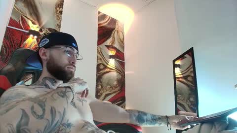 Snapshot of luke_davis01 chatting on 01/19/26, 01:04 LUKE online show from 01/19/26, 01:04