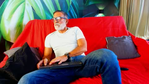 Luke Crews online show from 09/21/25, 07:48