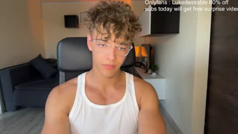 Snapshot of lukedesirable chatting on 06/29/26, 06:52 lukedesirable online show from 06/29/26, 06:52