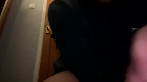 Snapshot of lukeeeeey96 chatting on 02/07/25, 08:01 lukeeeeey96 online show from 02/07/25, 08:01