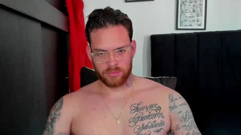 Snapshot of lukeglanton17 chatting on 01/05/25, 07:28 Luke online show from 01/05/25, 07:28