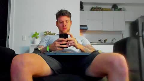 Snapshot of lukeglanton17 chatting on 11/20/25, 12:33 Luke online show from 11/20/25, 12:33