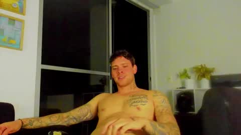 Snapshot of lukeglanton17 chatting on 11/25/25, 05:29 Luke online show from 11/25/25, 05:29