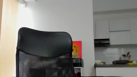 Snapshot of lukeglanton17 chatting on 01/09/26, 11:46 Luke online show from 01/09/26, 11:46