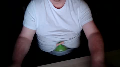 Snapshot of lukelooner chatting on 11/18/25, 04:11 lukelooner online show from 11/18/25, 04:11