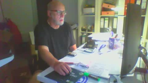 Snapshot of luley58 chatting on 06/02/26, 01:18 luley58 online show from 06/02/26, 01:18