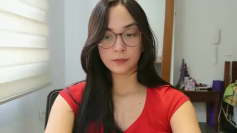 Snapshot of lulibee_ chatting on 06/17/26, 01:34 Luli online show from 06/17/26, 01:34