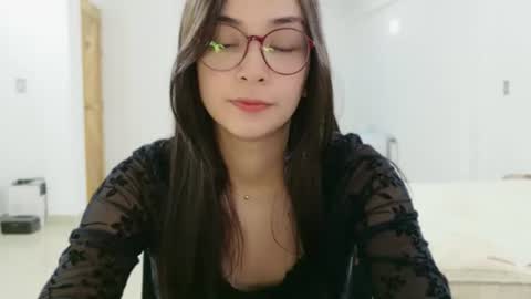 Snapshot of lulibee_ chatting on 06/29/26, 11:10 Luli online show from 06/29/26, 11:10