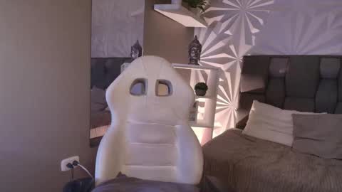 Snapshot of lullaby_charade_ chatting on 02/14/26, 03:14 Cookie online show from 02/14/26, 03:14