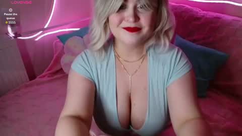 Snapshot of lulovia chatting on 07/04/26, 10:27 lulovia online show from 07/04/26, 10:27