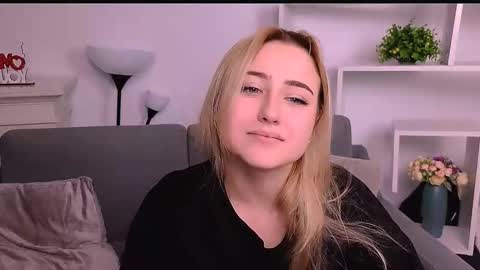 Lily online show from 03/01/26, 10:01