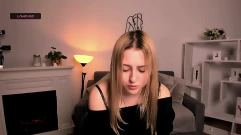 Lily online show from 04/09/26, 08:58