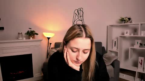 Lily online show from 04/10/26, 09:19