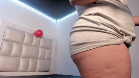 Snapshot of lulu_js_ chatting on 07/17/26, 12:12 elizabeth online show from 07/17/26, 12:12