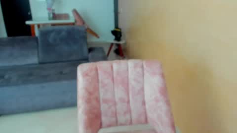 Snapshot of lulu_lopez chatting on 09/14/25, 05:23 Lau  online show from 09/14/25, 05:23