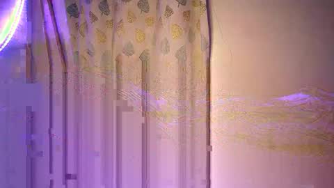 lulu_sparks1 online show from 10/19/25, 04:57