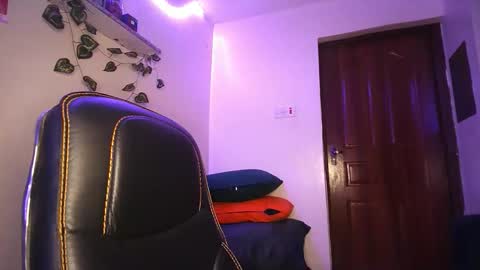 lulu_sparks1 online show from 10/27/25, 04:05