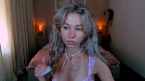 Snapshot of lulualise chatting on 05/17/26, 01:18 Alise online show from 05/17/26, 01:18