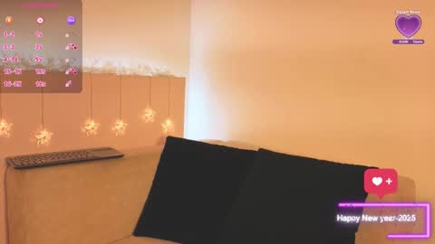 Snapshot of luluwonder_ chatting on 12/22/25, 10:07 Lulu online show from 12/22/25, 10:07