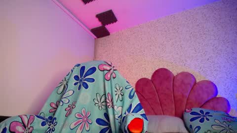 Snapshot of luly_blue chatting on 05/30/26, 04:42 Luly online show from 05/30/26, 04:42