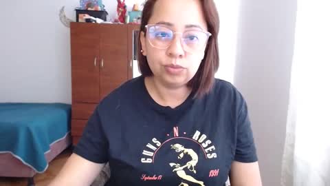 Snapshot of lumi_84 chatting on 12/20/24, 10:00 LUMI     online show from 12/20/24, 10:00