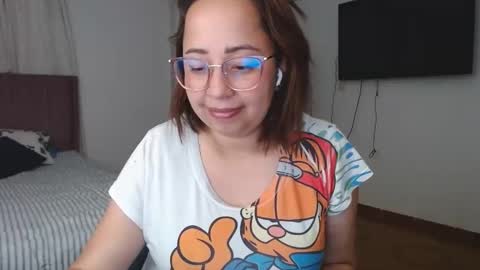 Snapshot of lumi_84 chatting on 02/02/25, 01:02 LUMI     online show from 02/02/25, 01:02