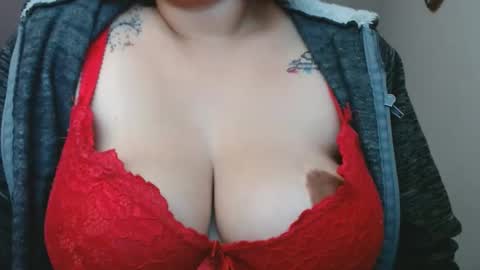 Snapshot of lumi_84 chatting on 02/15/25, 02:04 LUMI     online show from 02/15/25, 02:04