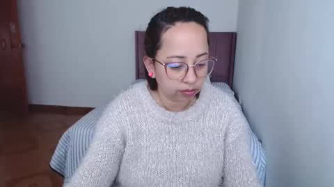 Snapshot of lumi_84 chatting on 02/19/25, 12:00 LUMI     online show from 02/19/25, 12:00