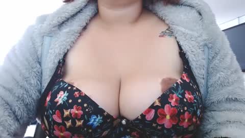 Snapshot of lumi_84 chatting on 02/25/25, 04:21 LUMI     online show from 02/25/25, 04:21